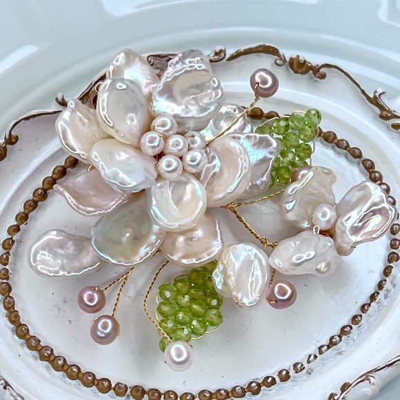 Handmade Premium Freshwater Keshi Pearl Champagne Pink Flower 🌺🌺 Pendant Brooch - Picture 5 of 5
